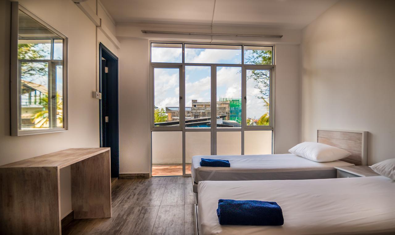 Island Hostels Mount Lavinia 마운트 라비니아 외부 사진
